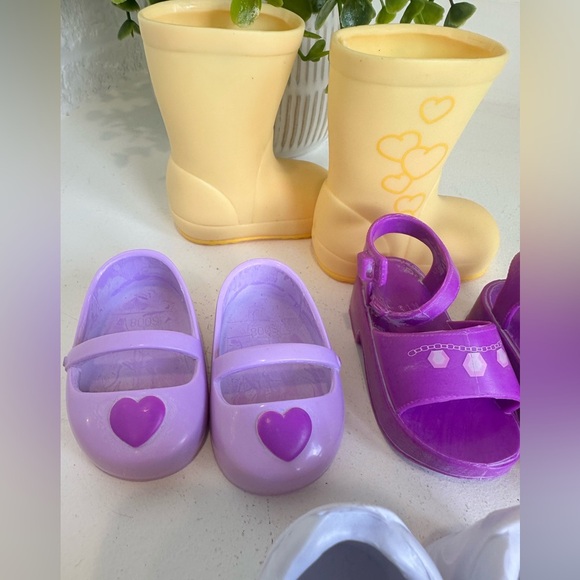 Cute! 18” Doll Shoes‎ Lot Of 4 - Rain Boots, Sandals, Sneakers - Picture 2 of 4